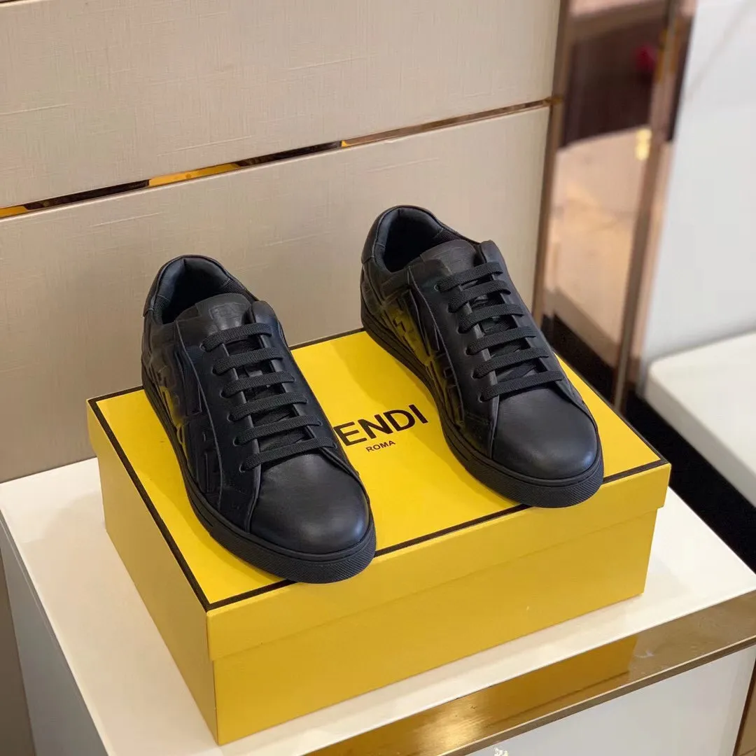 Factory Price: 400💰 Sun] FENDI Classic Comfort Men's, this sophisticated sneaker is handcrafted from soft calfskin. Mesh inner surface, ultra-light rubber material and rough outsole. This unique thin style is suitable for the casual and exquisite sensibility of this season. It is comfortable and natural on the feet. It is an everyday style for casual travel in autumn and winter! Code number: 38/44, customized 45